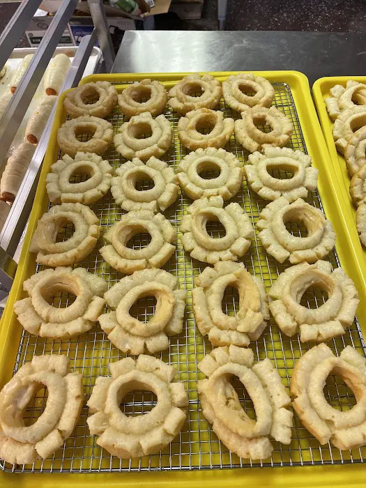 Daylight Donuts - Olathe South 151st Street Picture 5