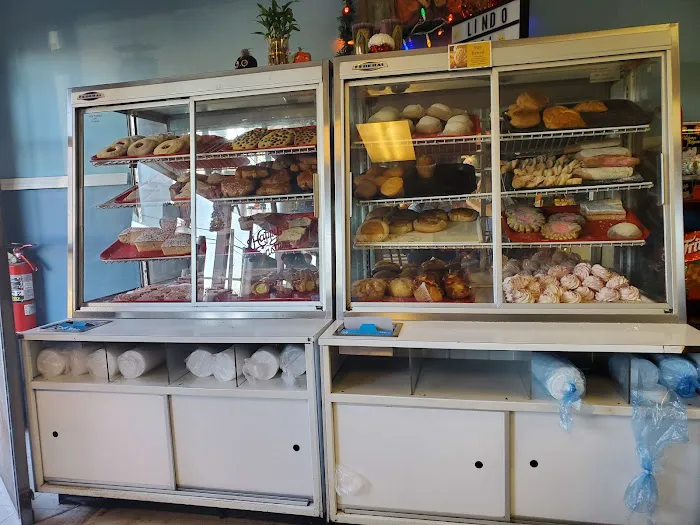 Laura's Bakery Picture 3