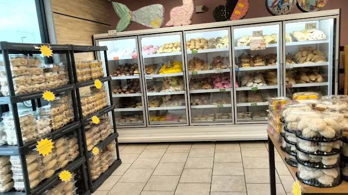 Los Morales Bakery Picture 7