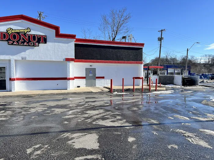 Yummy's Donut Palace Picture 2