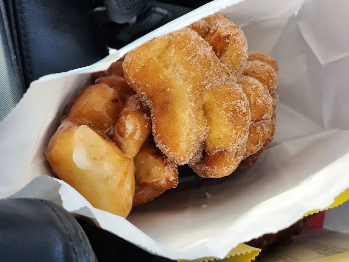 Yummy's Donut Palace.boba tea.smoothies.coffee Picture 1