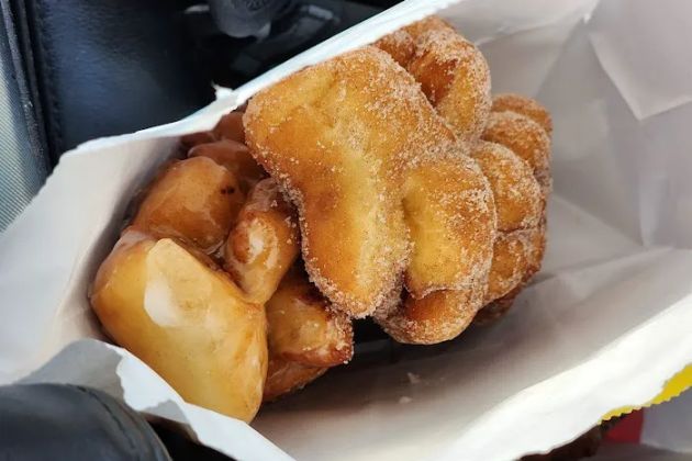 Yummy's Donut Palace.boba tea.smoothies.coffee