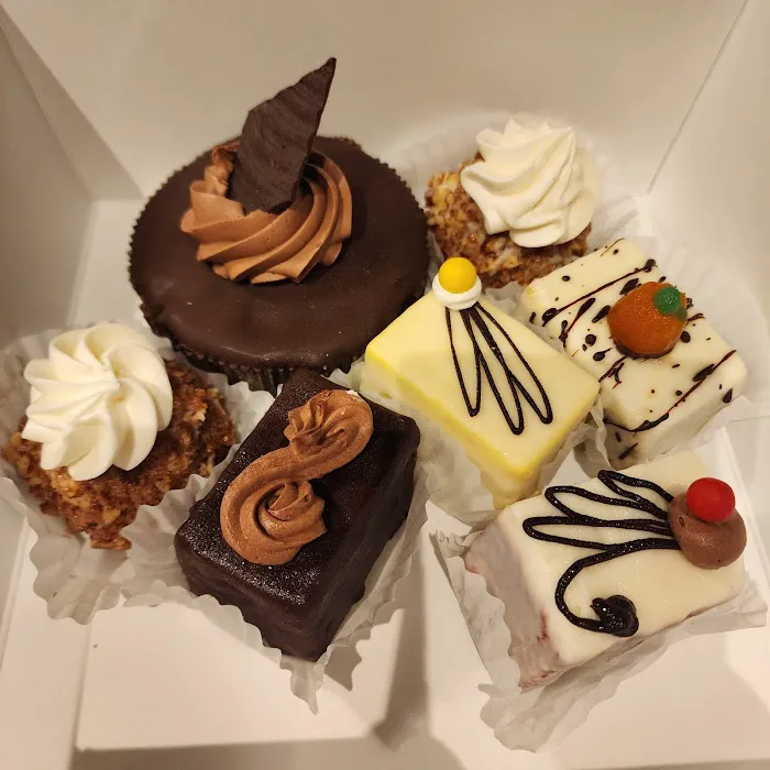 Wally's Pastry Shop and DellaRose Gelato Picture 9
