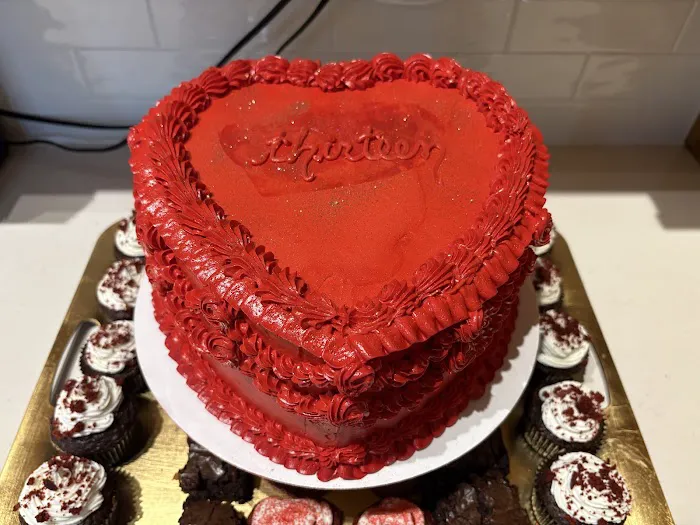 Suvee Sweets Cakerie Picture 6
