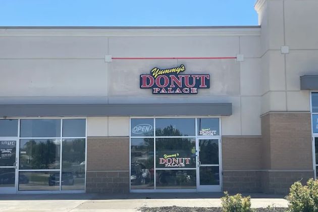 Yummy donut palace.boba tea.smoothies.coffee