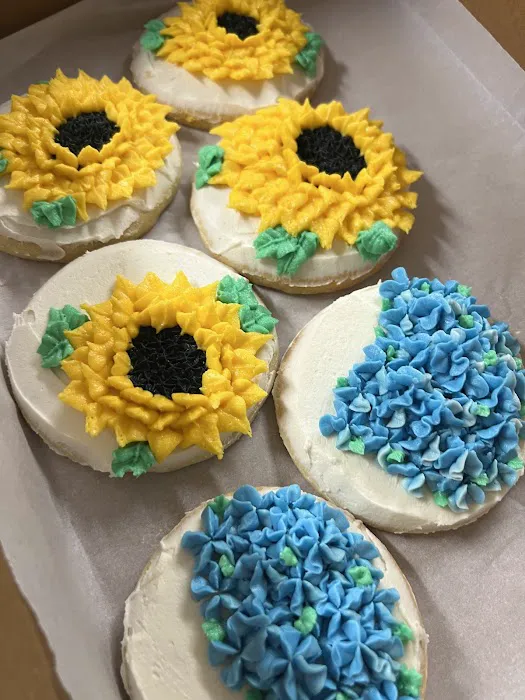 Lara's Cakes and Bakes Picture 5
