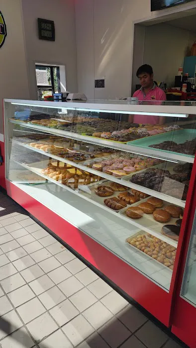 Yummy’s Doughnut Palace Picture 6