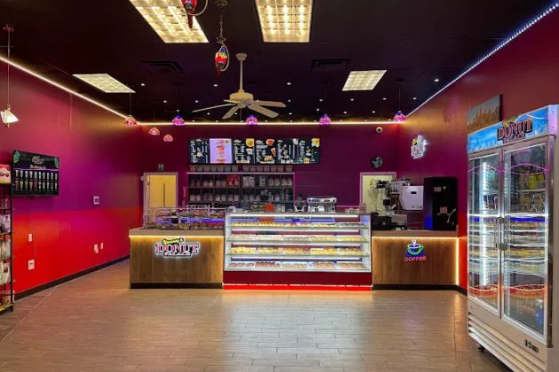 Yummy donut palace,boba tea,smoothies, coffee