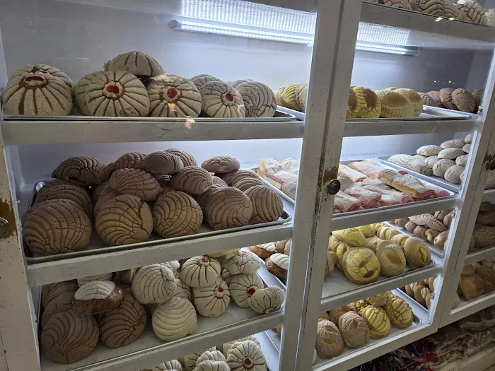 La Conchita Panaderia Y Pasteleria Picture 1