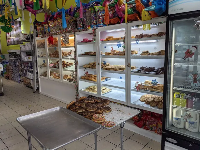 La Conchita Panaderia Y Pasteleria Picture 3