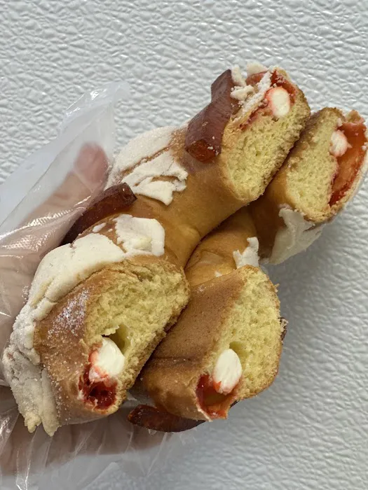 El Bizcochito Panaderia & Pasteleria Picture 6