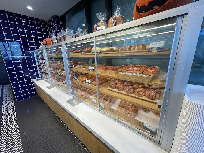 Paris Baguette Parking Picture 10