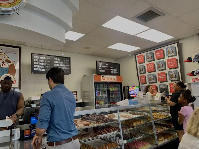 Fox's Donut Den Picture 2