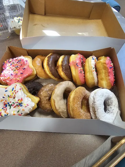 Fox's Donut Den Picture 6