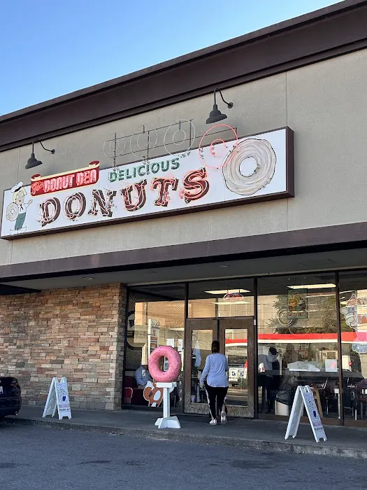 Fox's Donut Den Picture 3