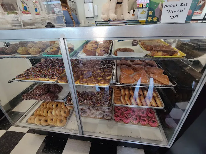 Fox's Donut Den Picture 8