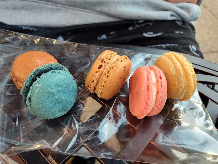 Le Macaron French Pastries - The Avenue Picture 9