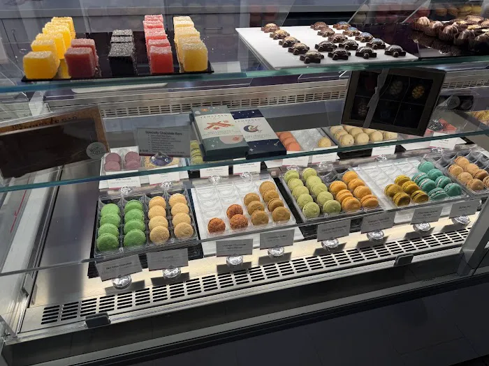 Le Macaron French Pastries - The Avenue Picture 6