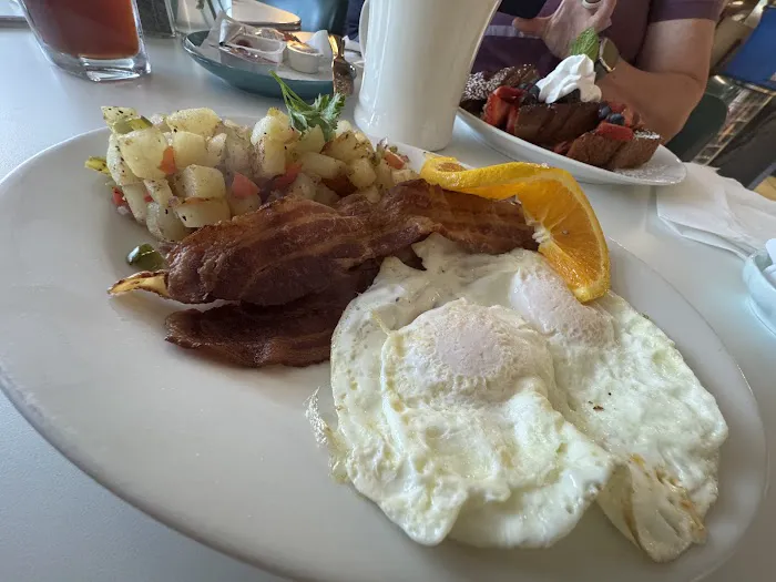 The Three Mothers Cuisine & Bakery Picture 5