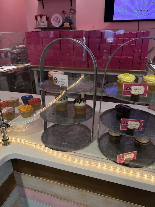 Smallcakes Cupcakery and Creamery Picture 8