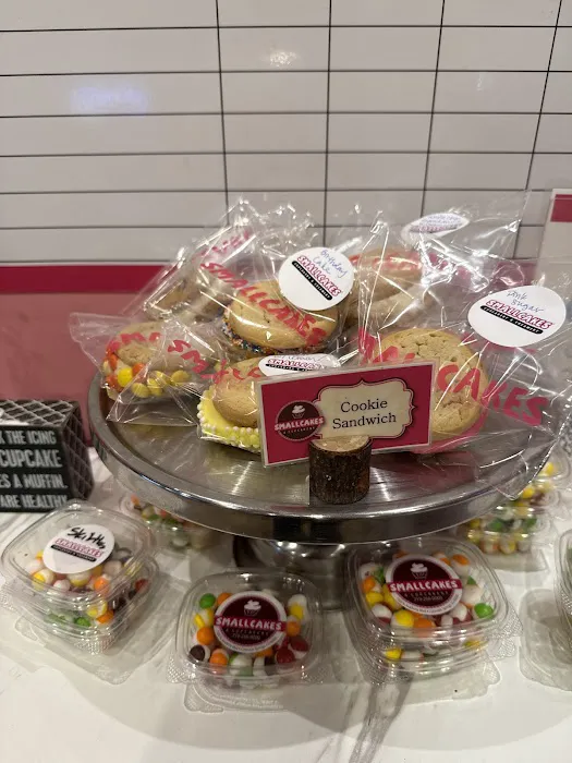Smallcakes Cupcakery and Creamery Picture 6