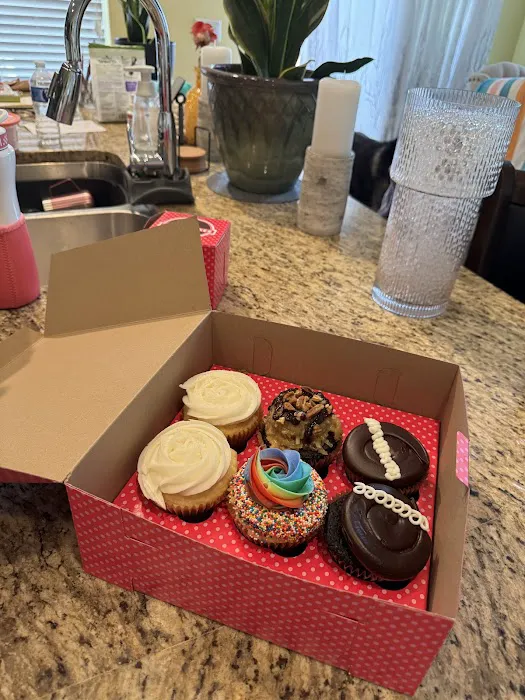 Smallcakes Cupcakery and Creamery Picture 9