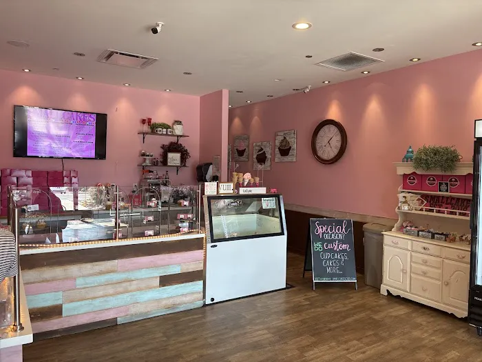 Smallcakes Cupcakery and Creamery Picture 3