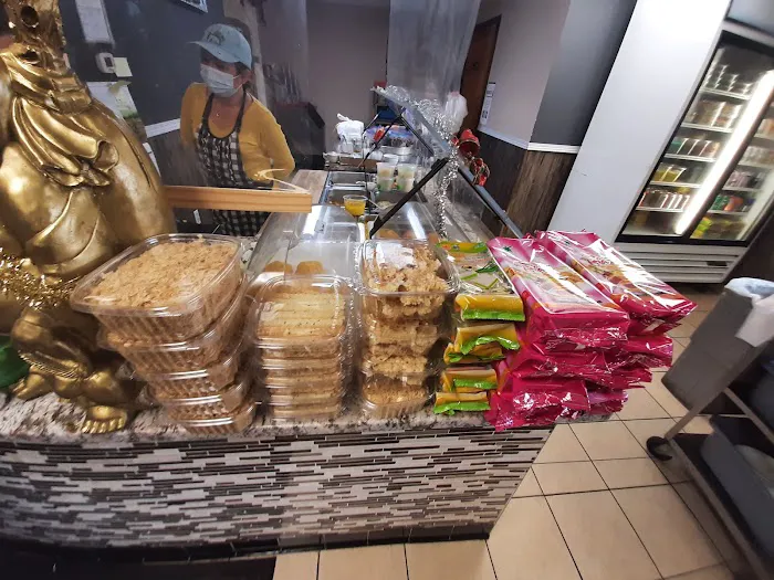 Ai Hue's Bakery & Deli Picture 4
