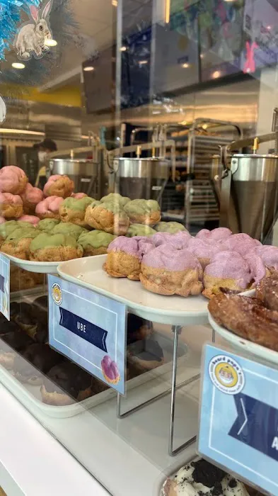 Beard Papa's - [Limited Time] Dubai Chocolate Puff Picture 2