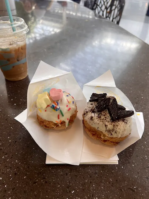Beard Papa's - [Limited Time] Dubai Chocolate Puff Picture 8
