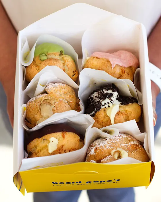 Beard Papa's - [Limited Time] Dubai Chocolate Puff Picture 9