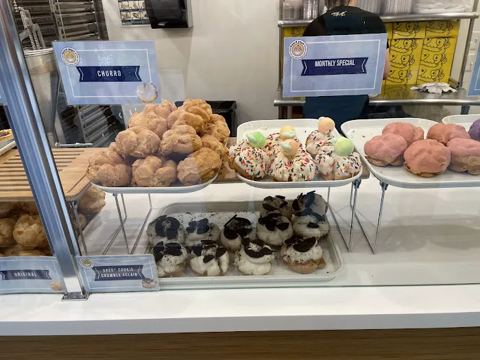 Beard Papa's - [Limited Time] Dubai Chocolate Puff Picture 10
