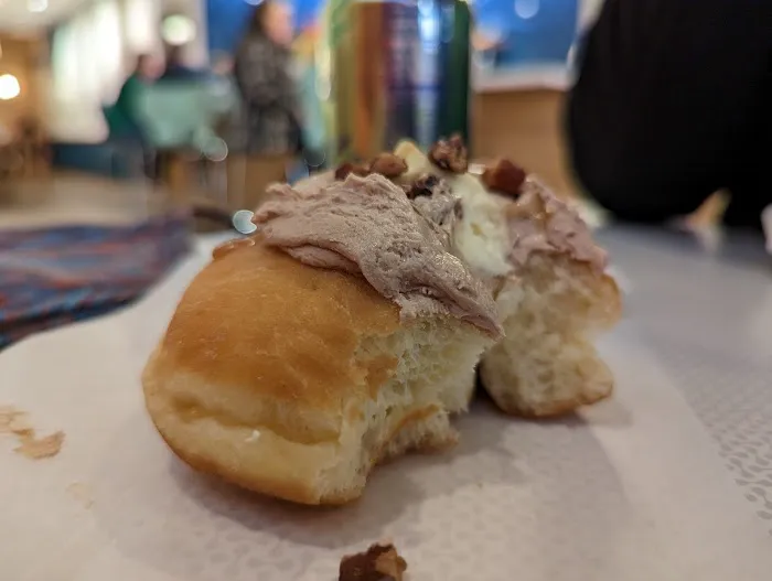 Cardigan Donuts - IDS Center Picture 3
