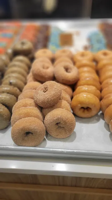 Cardigan Donuts - IDS Center Picture 4