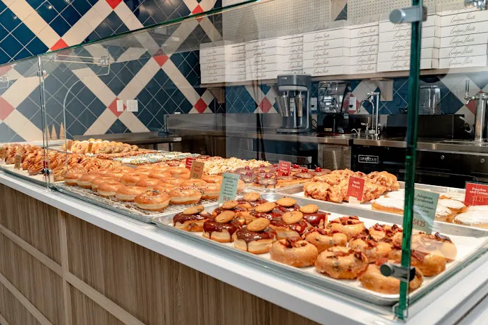 Cardigan Donuts - IDS Center Picture 6