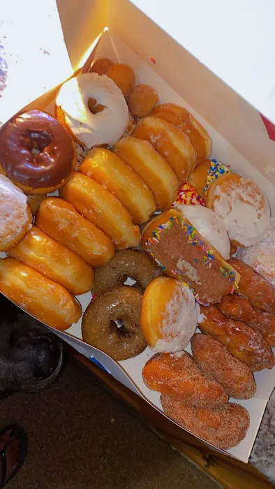 Cardigan Donuts - IDS Center Picture 2