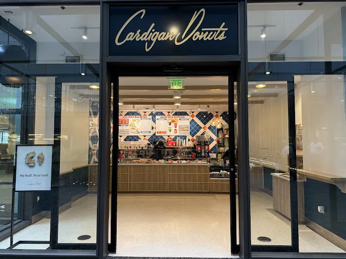 Cardigan Donuts - IDS Center Picture 9