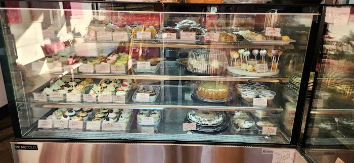 Cream of the Cakes Picture 4
