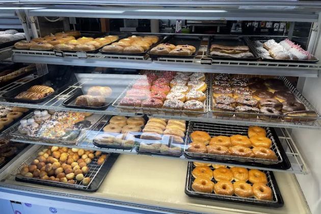 Cafe Donuts & Ice Cream