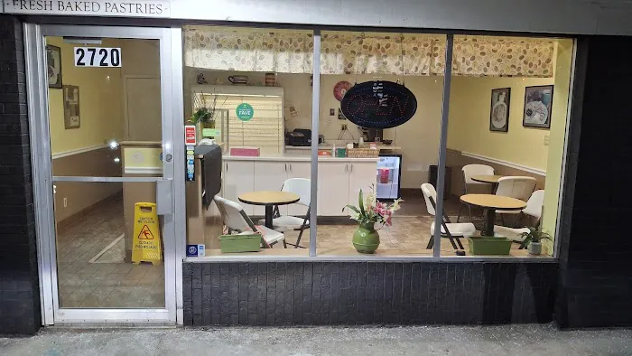 Old Fashion Donut Shoppe Picture 1