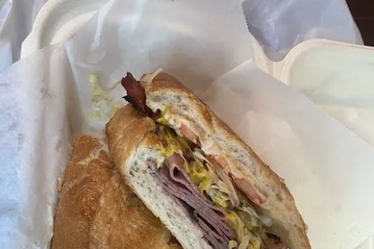 Papu00e1 Chuy's Bakery