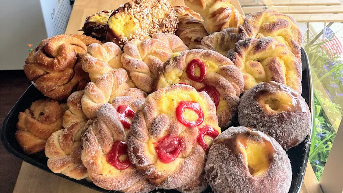 Krown Bakery & Eatery Picture 1
