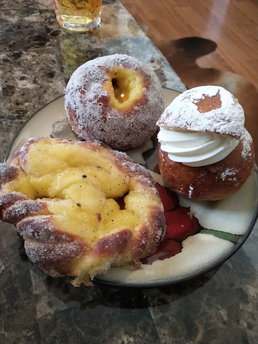 Krown Bakery & Eatery Picture 4