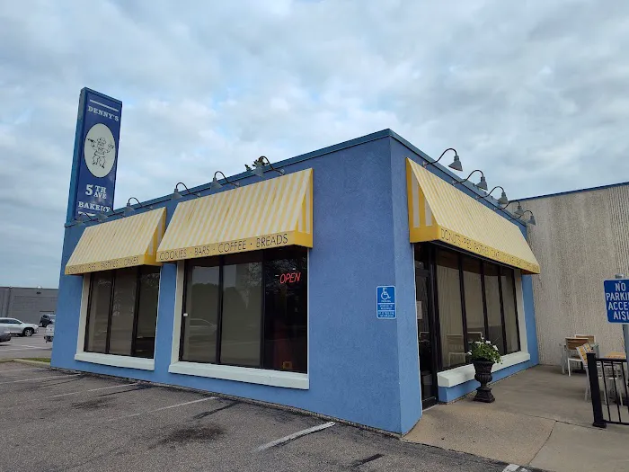 Denny's 5th Avenue Bakery Picture 6