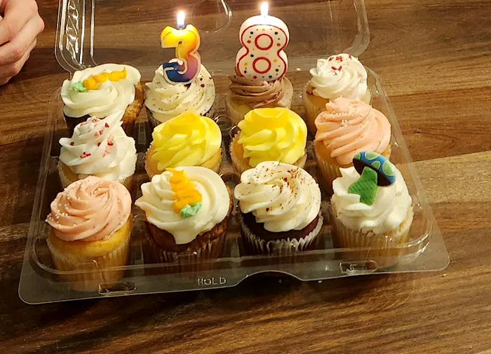 Denny's 5th Avenue Bakery Picture 2
