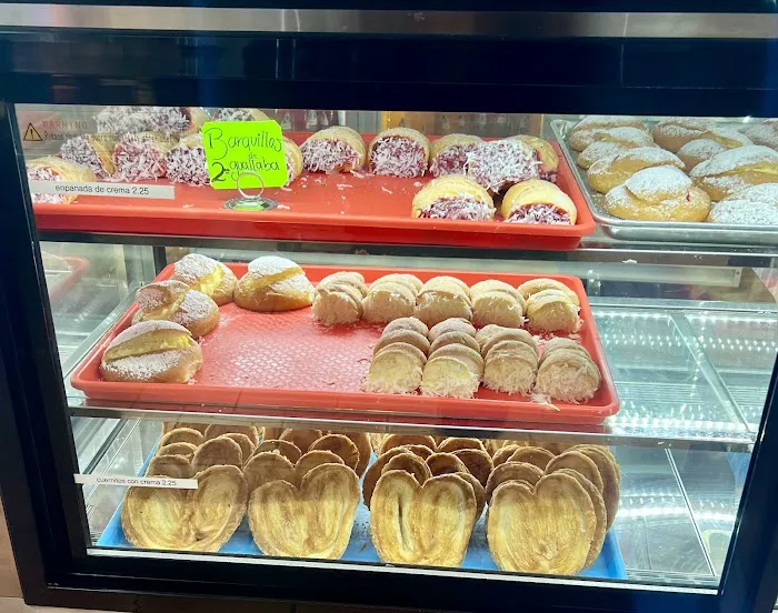 El Mariachi Bakery Picture 5