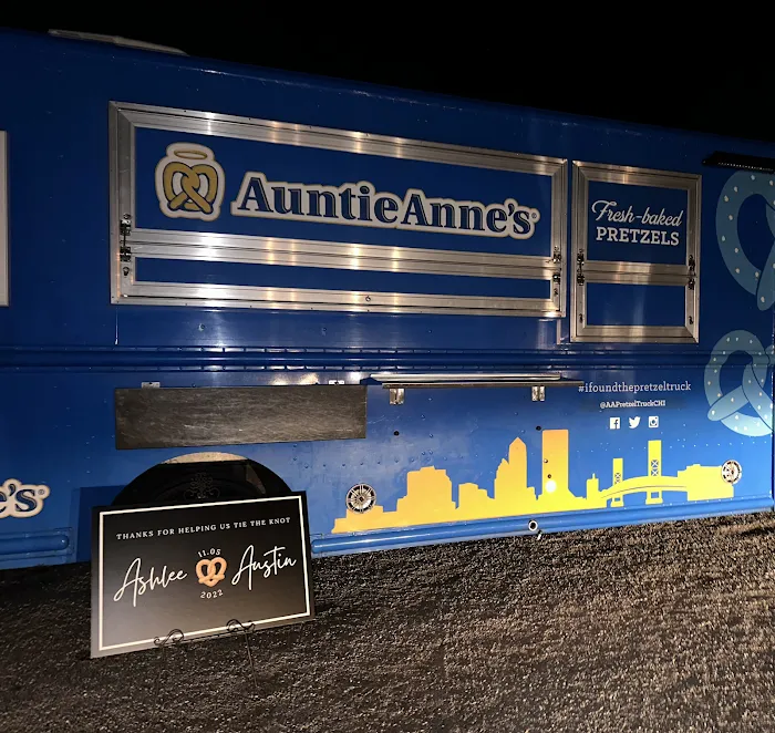 Auntie Annes Food Truck Picture 8