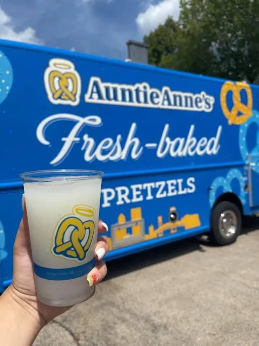 Auntie Annes Food Truck Picture 5