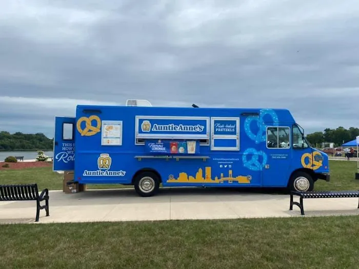 Auntie Annes Food Truck Picture 4