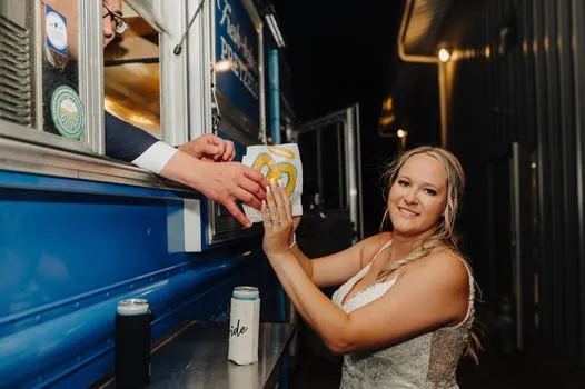 Auntie Annes Food Truck Picture 3